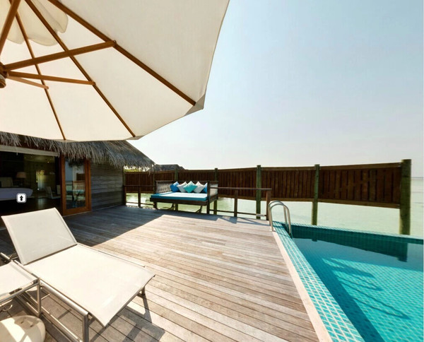 房型内部设施图片参考，如无边泳池与电视及音响， 顶级水上别墅-Premier Water Villa maldievs(港丽|希尔顿·康莱德 Conrad Maldives Rangali) 